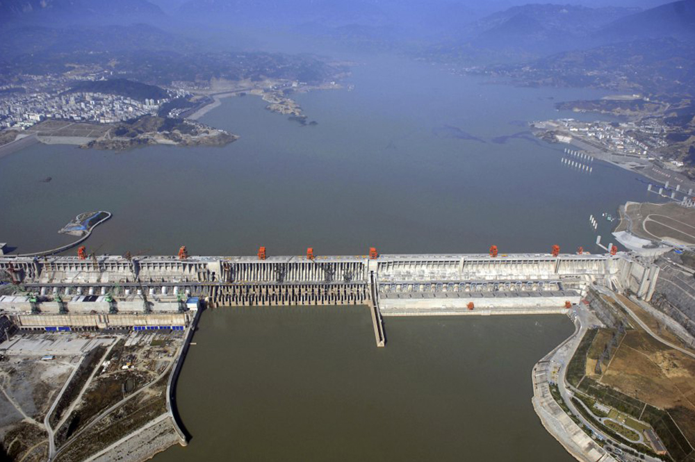 Китайская дамба. ГЭС на Янцзы. ГЭС три ущелья Китай. Плотина на Янцзы. Гидроэлектростанция «Санься».