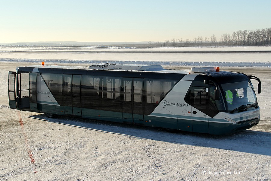 Общественный транспорт аэропорт. Перронный автобус Neoplan. Neoplan 9122l. Неоплан автобус перронный Домодедово аэропорт. Neoplan 9122l и Cobus 3000.