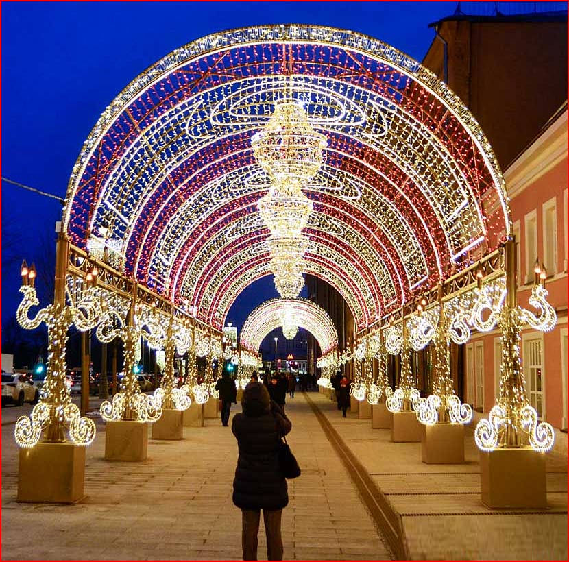 Улица украшена. Арбат Москва 2020. Старый Арбат Москва 2020. Старый Арбат Москва 2018. Арбат Москва 2021.