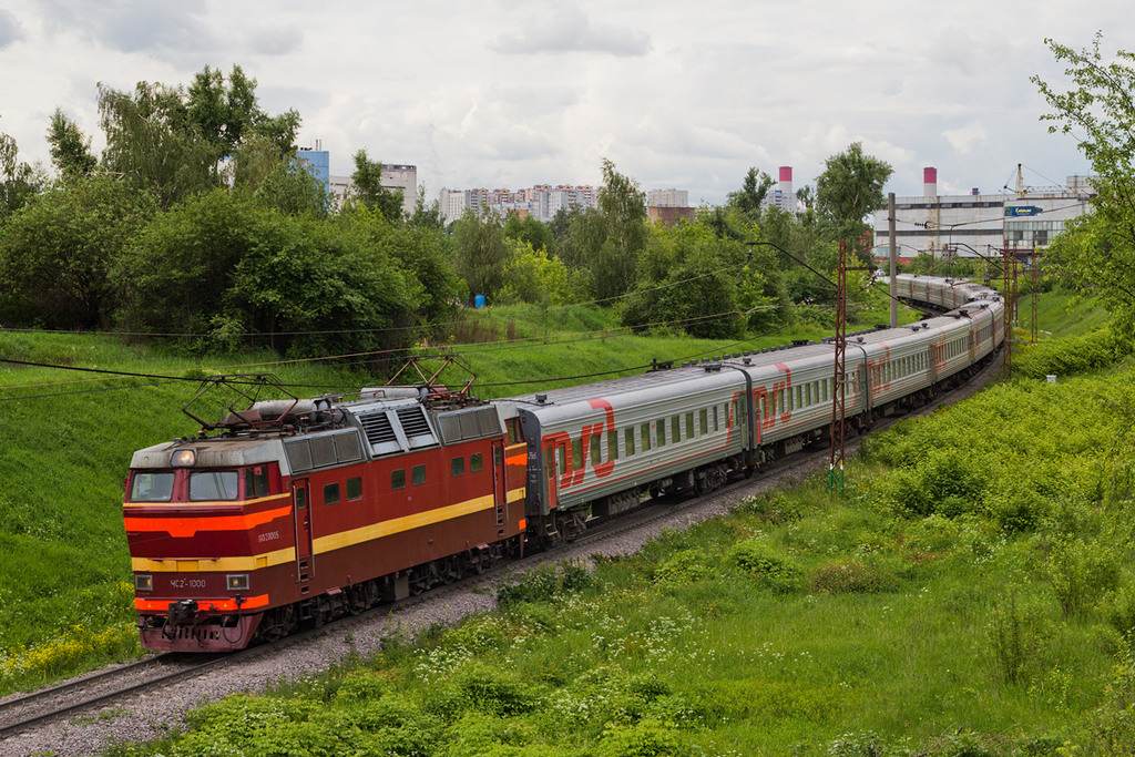 Электричка курск курчатов. РЖД Курск. Chs2t-972 поезд. Екатеринбург Курск поезд. Поезд Орел Мурманск.