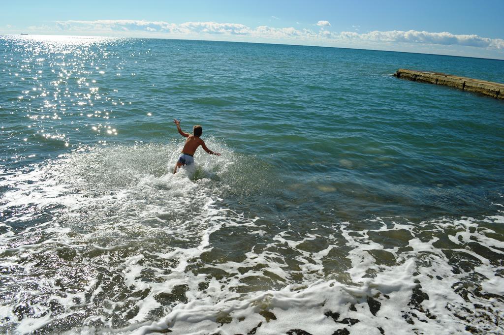 На море в октябре куда недорого