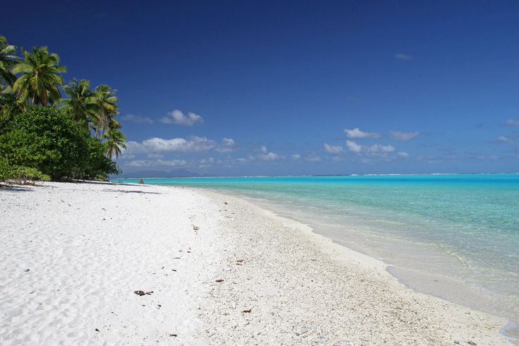 Perfect island. Бали пляжи с белым песком. Пустынный пляж с белым песком. Пляжи с белым песком в России. Малайзия пляжи с белым песком.