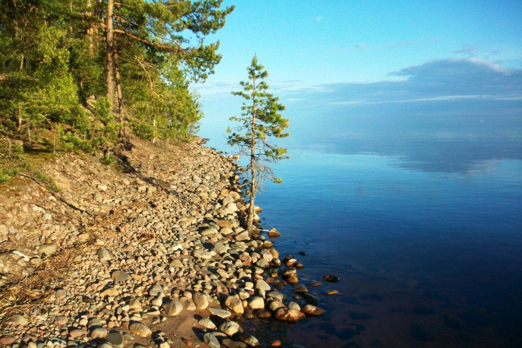 Нахожу край. Остров Коневец Ладожское озеро. Коневец природа. Коневец пляж с камнями. Пляж Коневца.