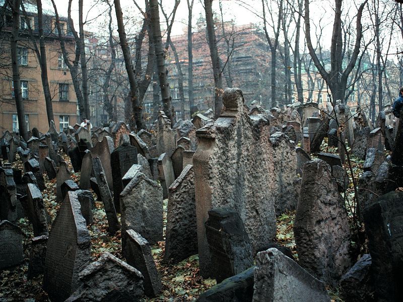 Кладбище около. Заброшенное кладбище. Старинные заброшенные кладбища. Древние заброшенные кладбища. Заброшенные кладбища России.