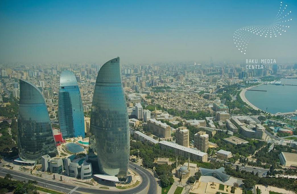 В честь кого назвали город баку. Азейбарджан Баку. Столица Баку столица Азербайджана. Баку 2023 город. Флейм Тауэрс Баку.