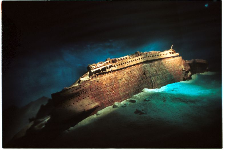 Дата крушения титаника. Титаник врек. 3д модель затонувшего Титаника. Титаник на дне сверху. Олимпик под водой.