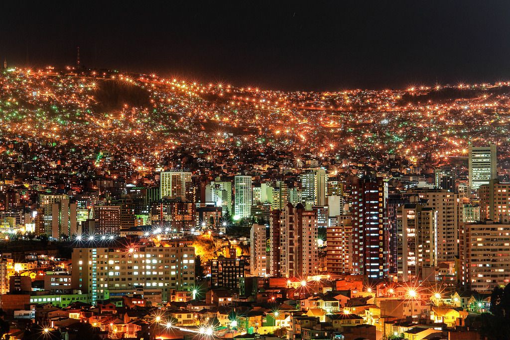 Ла пас. Сьюдад-де-ла-пас. La Paz City. Город la Paz Боливия ночь. Городские пейзажи Боливии.