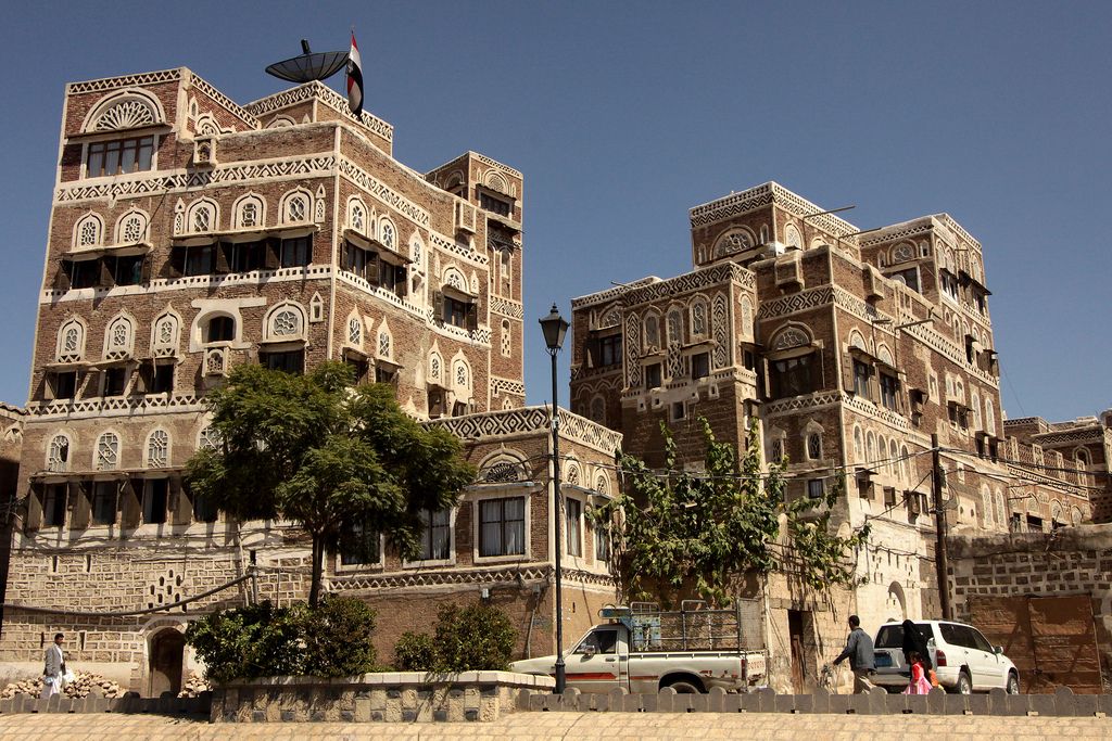 Город сана страна. Сана архитектура Йемен. Дворец Бейт-Букшан Йемен. Аден Сокотра Йемен. Аден Йемен достопримечательности.