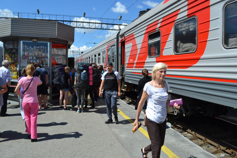 Дорога самара пенза. Поезд Пенза Нижневартовск. Электричка Пенза Самара. Поезд Самара Нижневартовск. Поезд 102 Пенза-Нижневартовск купе.