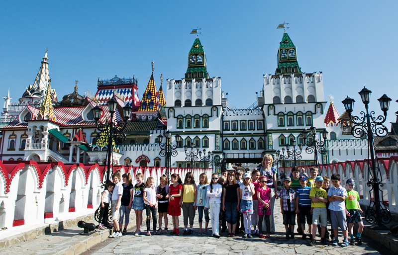 Измайловский кремль какое метро. Метро Партизанская Измайловский Кремль. Измайловский Кремль Москва метро. Выпускной в Измайловском Кремле.