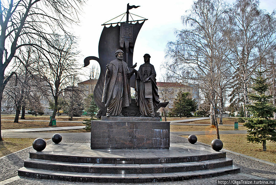 В самаре находится памятники. Памятники Самары. Самара достопримечательности мемориал. Монументальный памятник Самары. Памятники архитектуры Самарской области 4 класс.