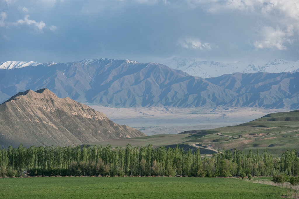Киргизия кратко. Таджикистан горы Тянь Шань. Тянь Шань рельеф. Нарын горы Тянь Шань. Рельеф Киргизии.