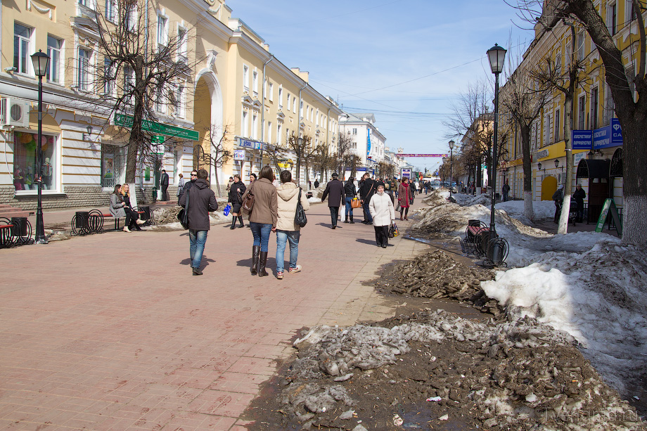 Тверь сегодня. Город Тверь весной. Тверь 2005 год. Улица Весенняя города Тверь. Люди на улице Тверь.