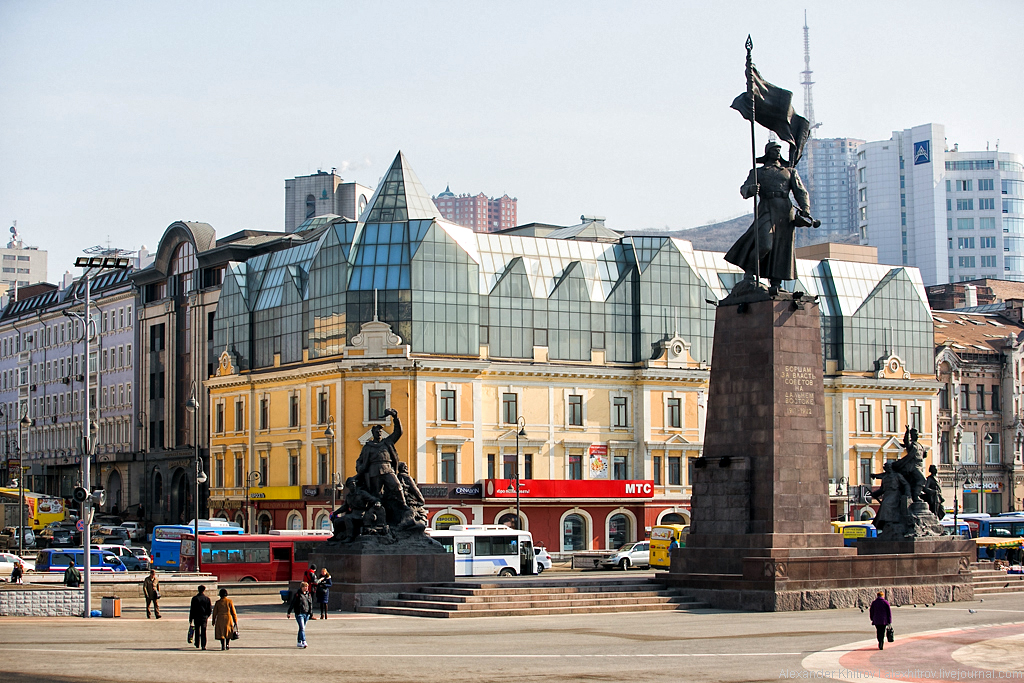 Владивосток центр города. Владивосток центр Светланская. Центральная улица Владивостока. Владивосток Светланская площадь. Город Владивосток улица Светланская.