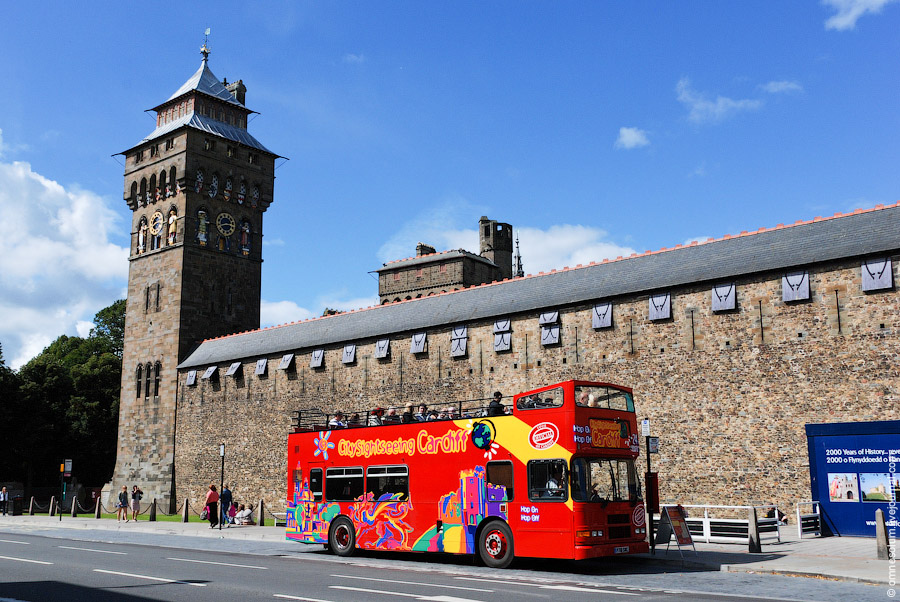 Cardiff england. Кардифф столица Уэльса. Кардифф Англия достопримечательности. Уэльс Кардифф достопримечательности. Город Уэльс в Великобритании.