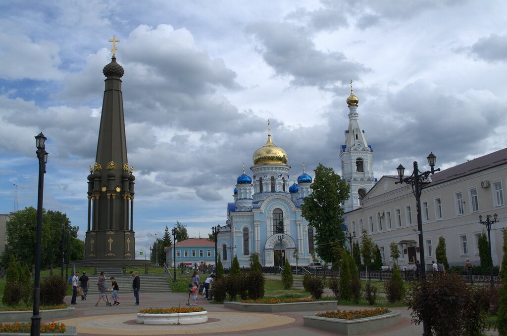 Какое время в малоярославце. Малоярославец солнечно. Малоярославец Иркутск. Малоярославец фото города 2021. Фото красивых зданий в Малоярославце.