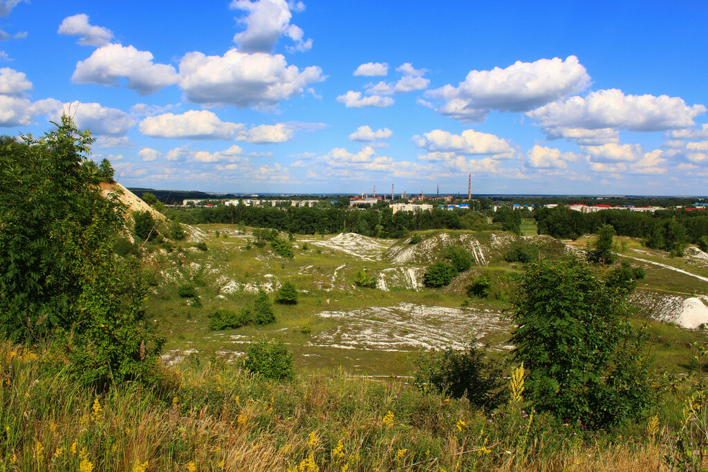 Шебекино белгородская область. Меловые горы Шебекино. Валуйки меловые горы. Меловые горы Белгородская область Валуйки. Горы в Шебекино Белгородской области.