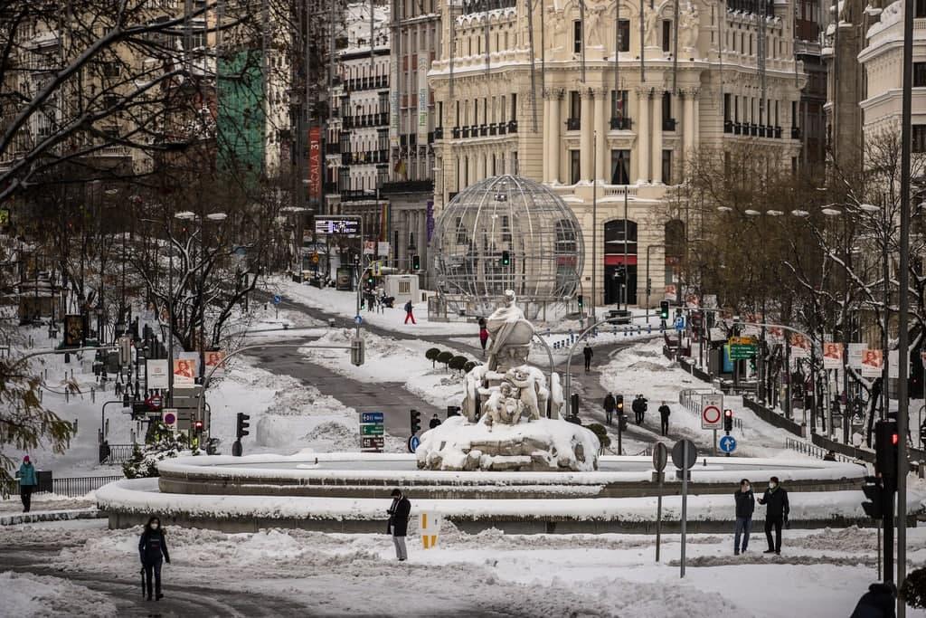 Мадрид погода сегодня. Мадрид зимой. Зима в Мадриде. Заснеженный Мадрид. Снег в Испании.