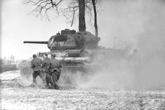 Танки нападение. Танковая атака в июне 1941. Танки атакуют. Танки в атаке. Крупное наступление советских танков.