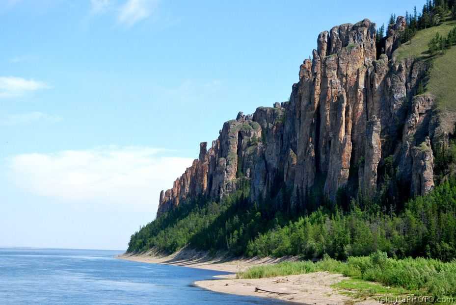 Реки лена человеком. Иркутск-Якутия-река Лена. Ленские столбы в Якутии Демьян бедный. Ленские столбы Якутия rybalka. Ленские столбы в Якутии теплоход.