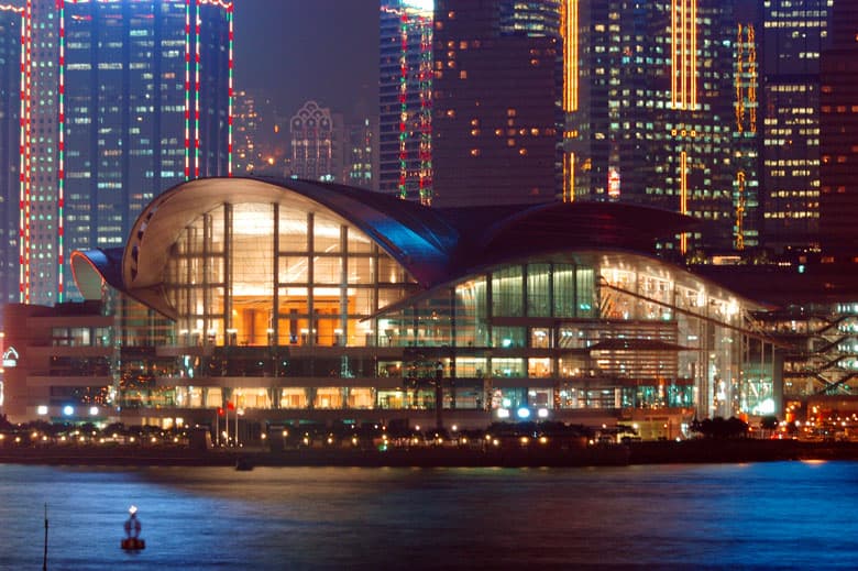 Hong kong center. Hong Kong Convention and Exhibition Centre. Hong Kong Convention Centre Архитектор. Hong Kong Convention & Exhibition Centre (Гонконг, Китай) кейтеринг. Гонконгский центр конференций и выставок.