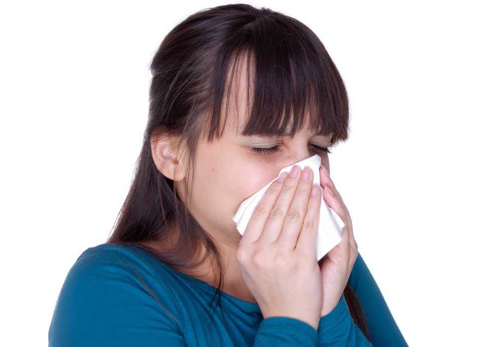 Аллергия насморк и чихание. Насморк у ребенка. Человек чихает. Больной гриппом. Простуда.
