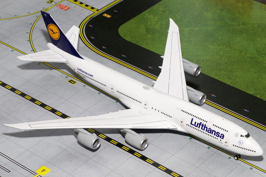 Новые модели самолетов. Модель самолета Боинг 747 Люфтганза. Самолет модель Боинг 747-8 Lufthansa. Боинг 747 8 Люфтганза модель. Люфтганза 747 моделька.