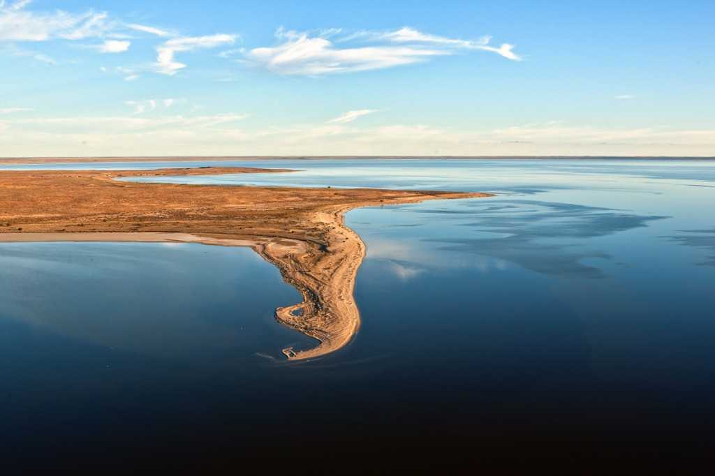 В австралии есть озера. Озеро Эйр в Австралии. Озеро Eyre Австралия. Оз Эйр Норт. Впадина Эйр-Норт.