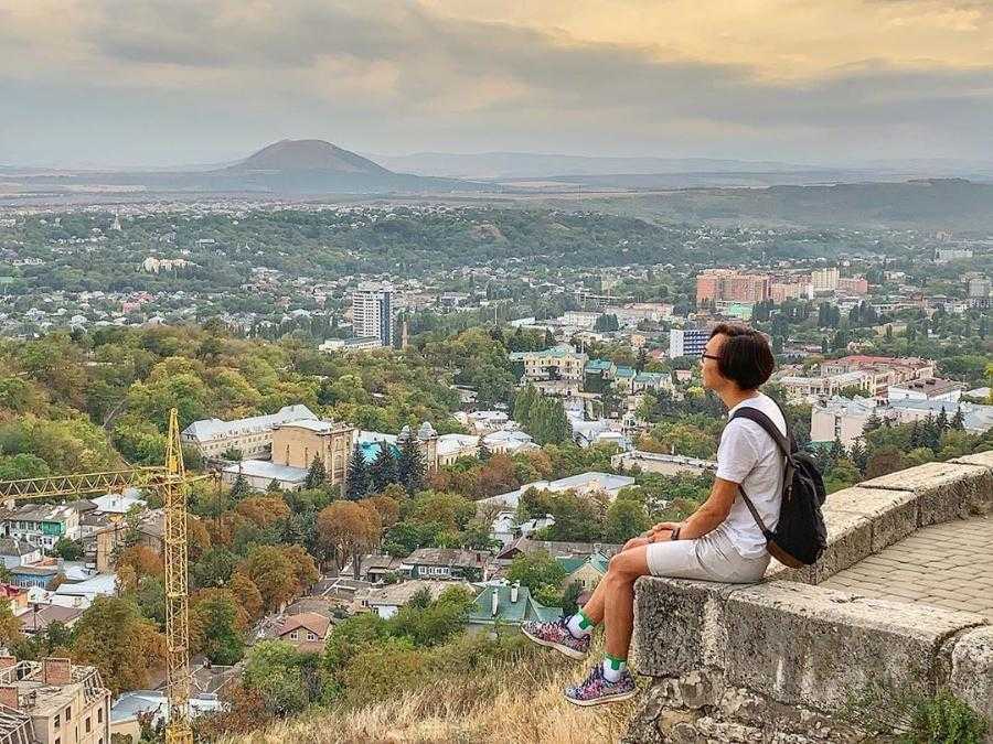 Среди высоких. Гора Машук в Пятигорске. Вершина горы Машук Пятигорск. Пятигорск достопримечательности Машук. Высота горы Машук в Пятигорске.