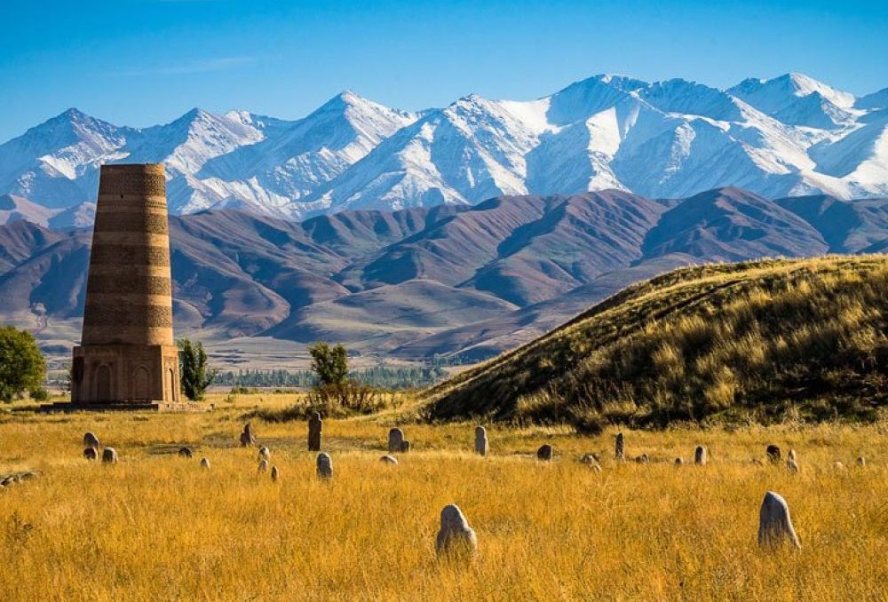 Киргизы страна. Башня Бурана Киргизия. Киргизия достопримечательности башня Бурана. Чуй область Кыргызстан. Плато Арабель Киргизия.