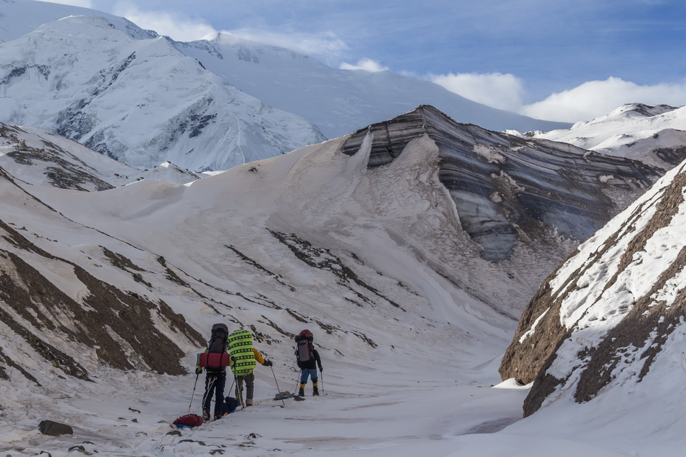 Памир пик ленина. Ледник Ленин Киргизия. Ранклюфт в горах что такое. Пик Известий Памир. Ледник Ленин Киргизии фото.