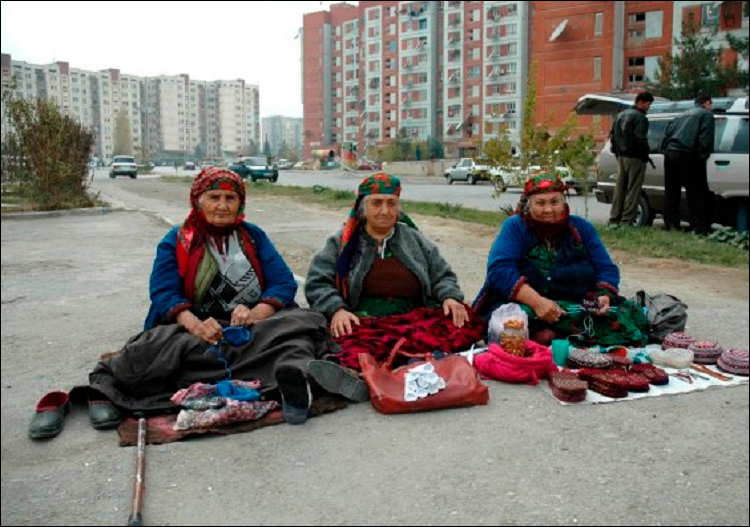 Как живут туркмены. Туркмения нищета. Туркмения бедность. Жизнь в Туркмении. Нищий Туркменистан.