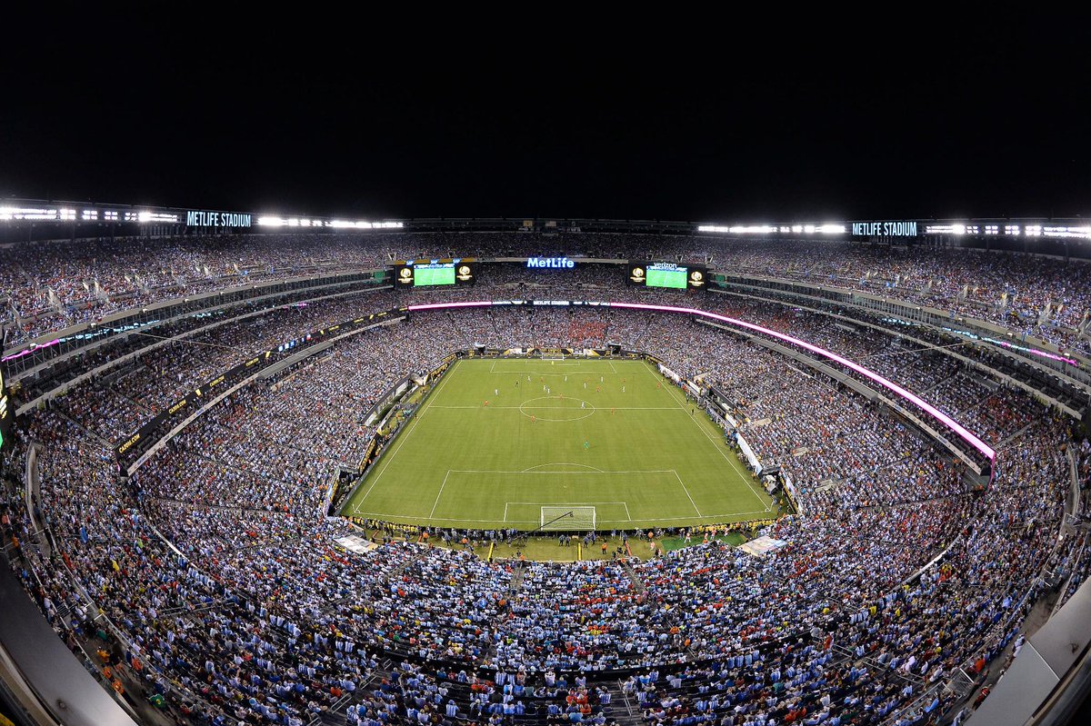Самый посещаемый матч. Маракана стадион Бразилия Уругвай. Самый посещаемый футбольные матчи в истории футбола. Самый посещаемый матч в истории футбола. Футбольный матч Уругвай - Бразилия.
