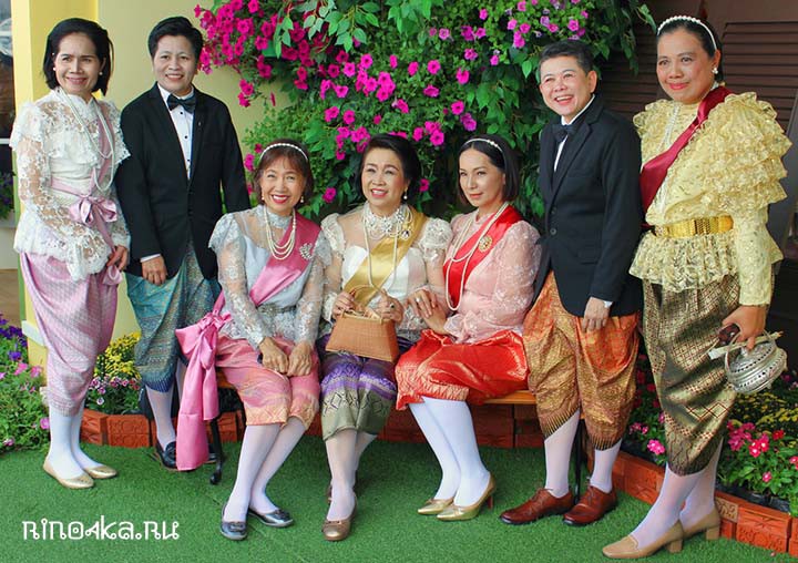 Д тайцы. Тайская семья. Таиландская семья. Семья Тайцы. Традиционная тайская семья.
