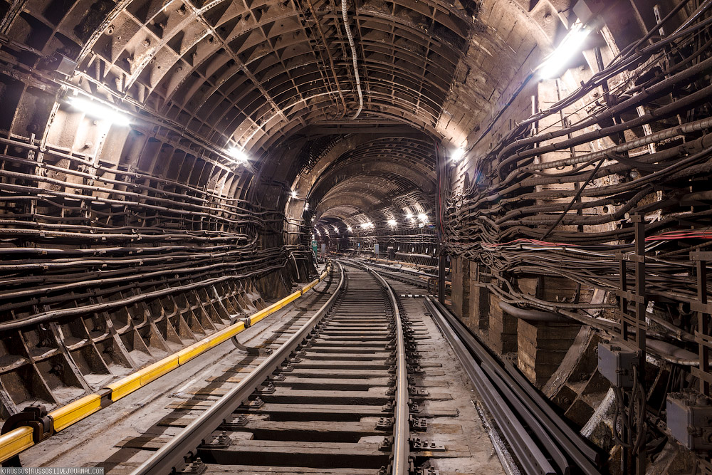 Проявить метро. Томусинский Железнодорожный тоннель. Метро Москвы внутри в тоннелях. Тоннель метро 2k. Метрополитен профиль перегонного тоннеля.