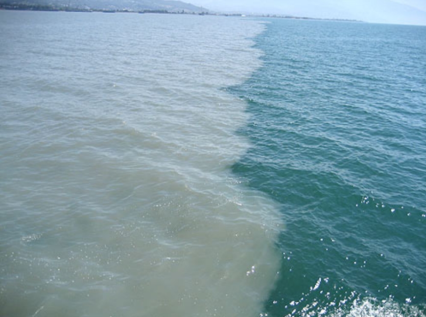 Какая вода в черном море. Граница черного и Азовского моря. Озеро Балхаш слияние. Соленое озеро Балхаш. Средиземное море и Атлантический океан.