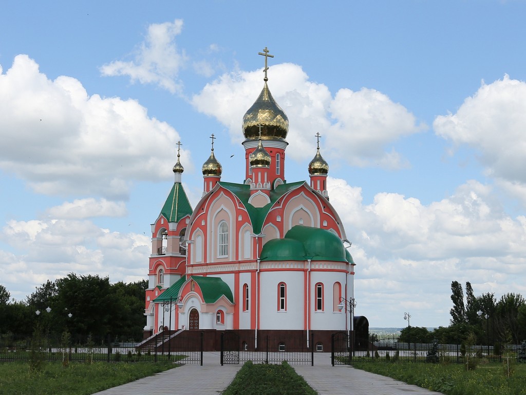 Курчатовский курская область. Храм Серафима Саровского Курчатов. Город Курчатов храм Серафима Саровского. Храм Серафима Саровского Курская область. Храмы Курчатова Курская область.