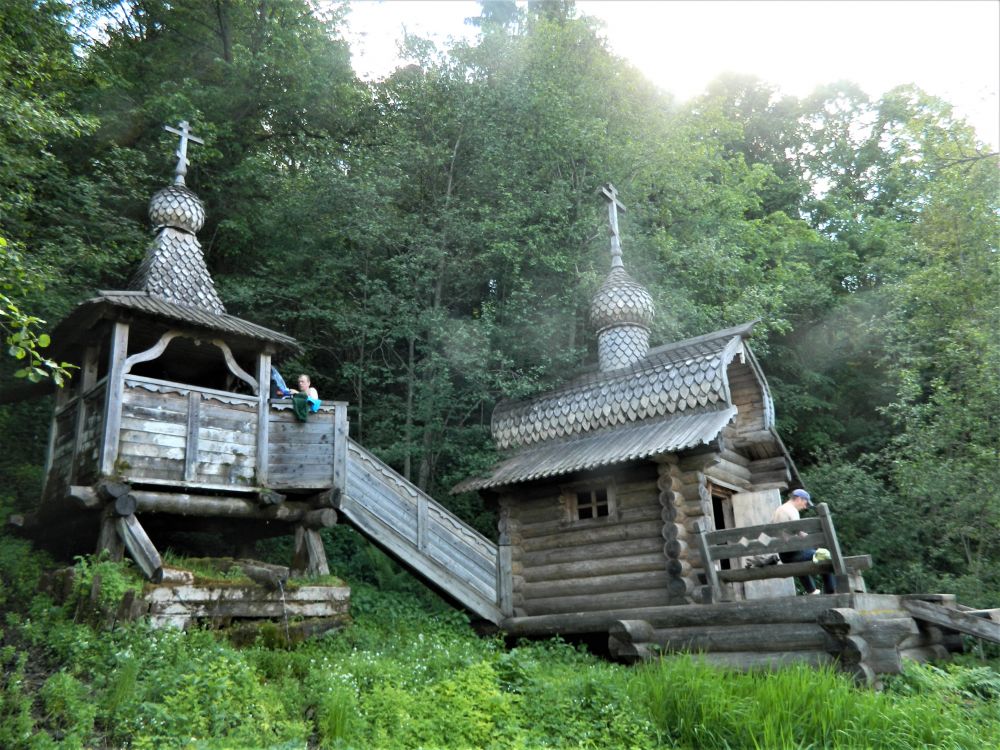 Ключ подмосковье. Часовня Гремячий ключ. Гремячий ключ, урочище. Неизвестная часовня.. Гремучий ключ Московская область. Гремячий ключ архитектура.