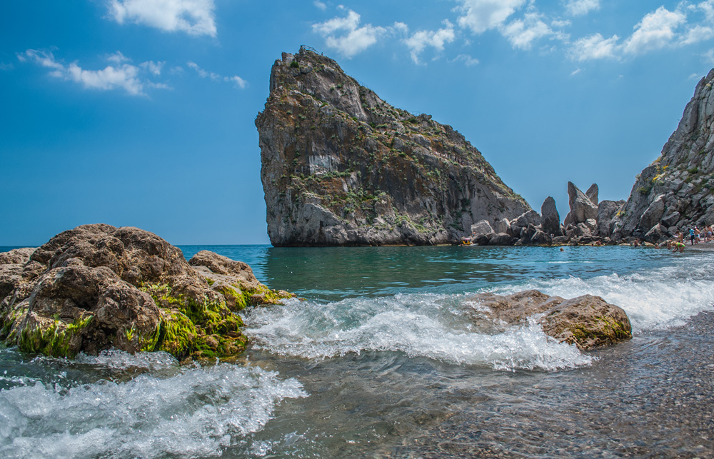 Качество моря в крыму. Симеиз Крым скала дива. Скала дива в Симеизе Ялта. Симеиз Южный берег Крыма. Пляж дива Симеиз.