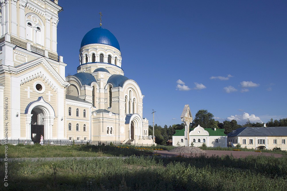 Тихоновой пустыни. Село Льва Толстого Калужская. Преображенский собор Успенская Тихонова пустынь Калужская область. Посёлок Льва Толстого Калужская область монастырь. Калужская область Дзержинский район село Льва Толстого.