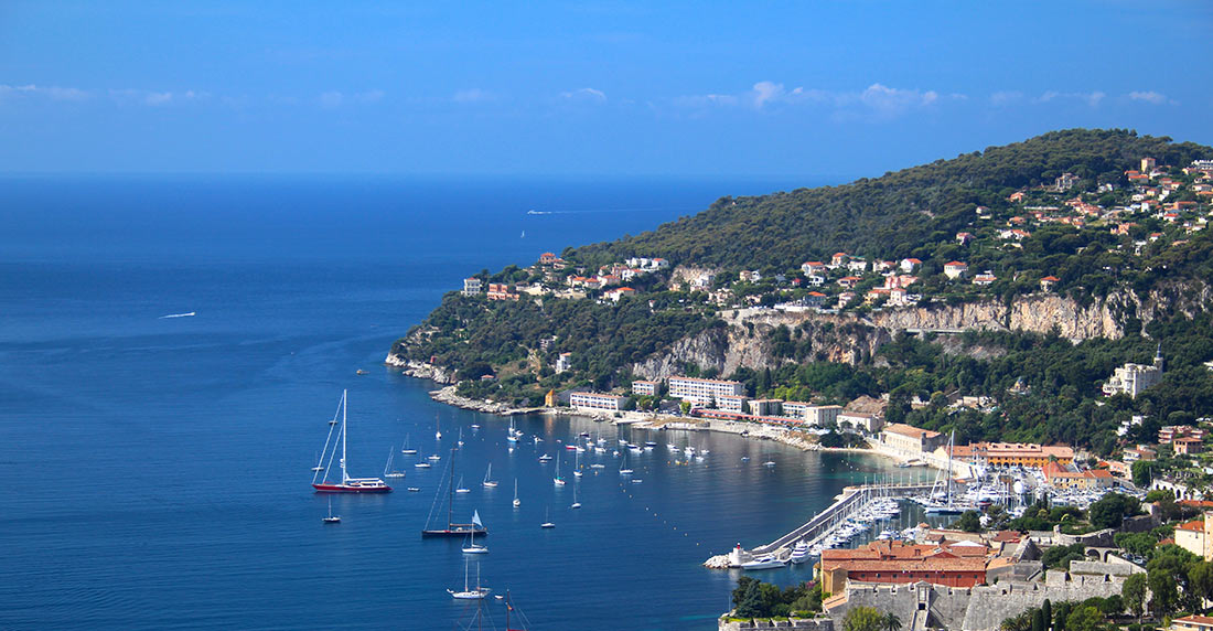 Какое море во франции. Есть ли во Франции море. French Sea. French Riviera is Part of South Eastern. Teens on French Riviera.