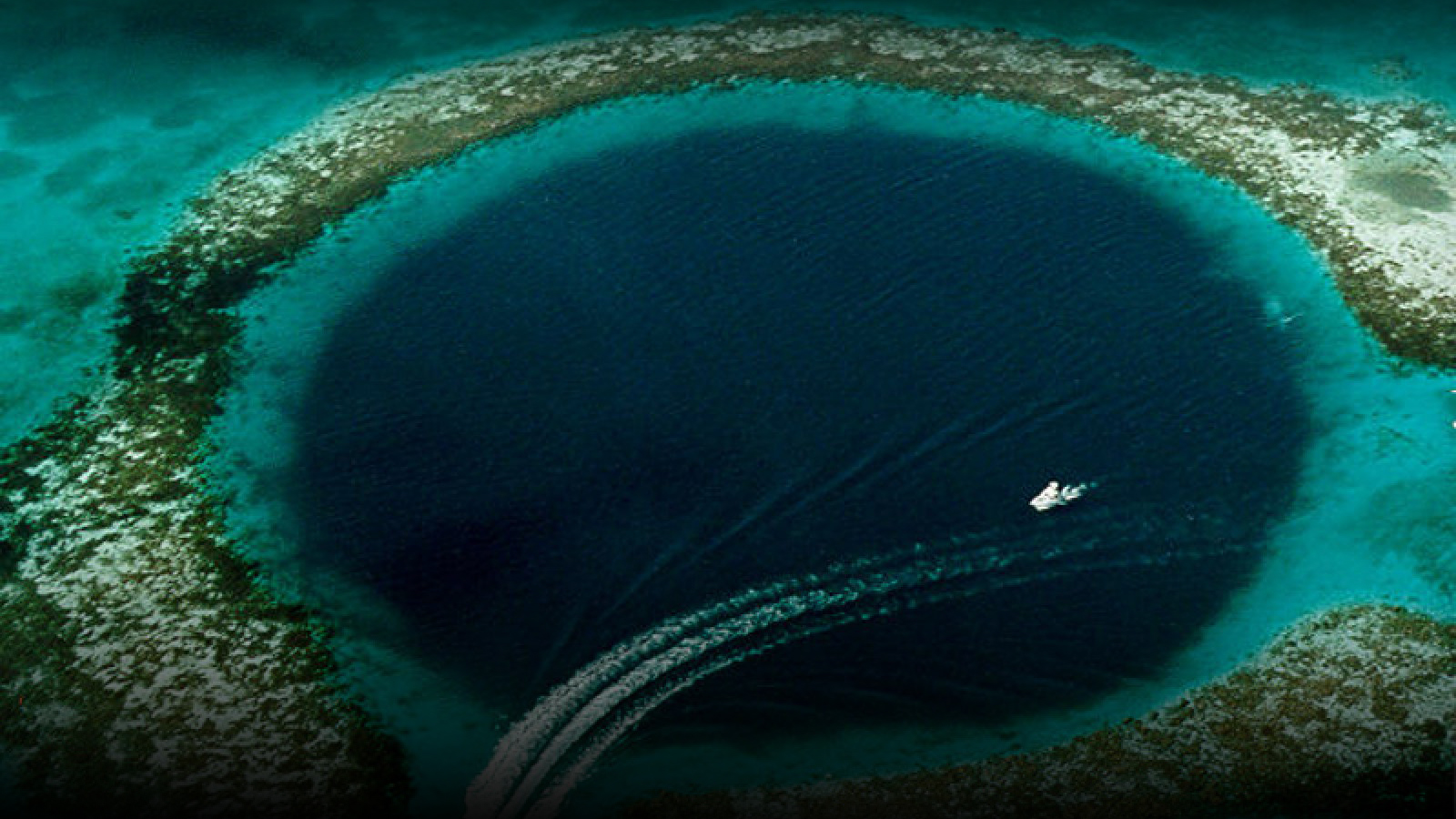Самое глубокое место. Юкатан полуостров большая голубая дыра. Тихий океан Марианская впадина. Марианская впадина Белиз. Блю Холл Белиз.