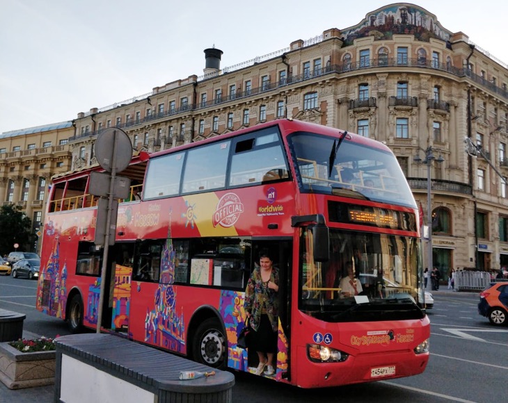 Экскурсии двухэтажный. Hop on Hop off Bus Санкт-Петербург. City Sightseeing Москва. Автобус City Sightseeing Москва.