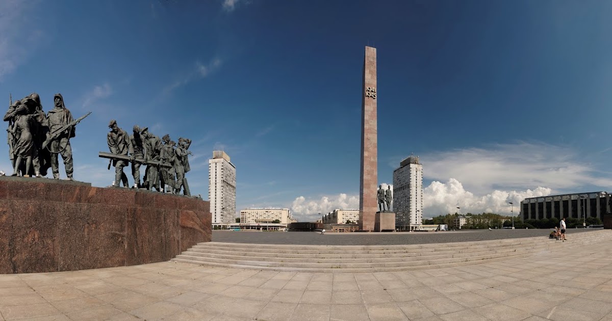 Территория побед. Площадь Победы Санкт-Петербург мемориал. Мемориал героическим защитникам Ленинграда. Монумент на площади Победы в Санкт-Петербурге. Мемориал на площади Победы.