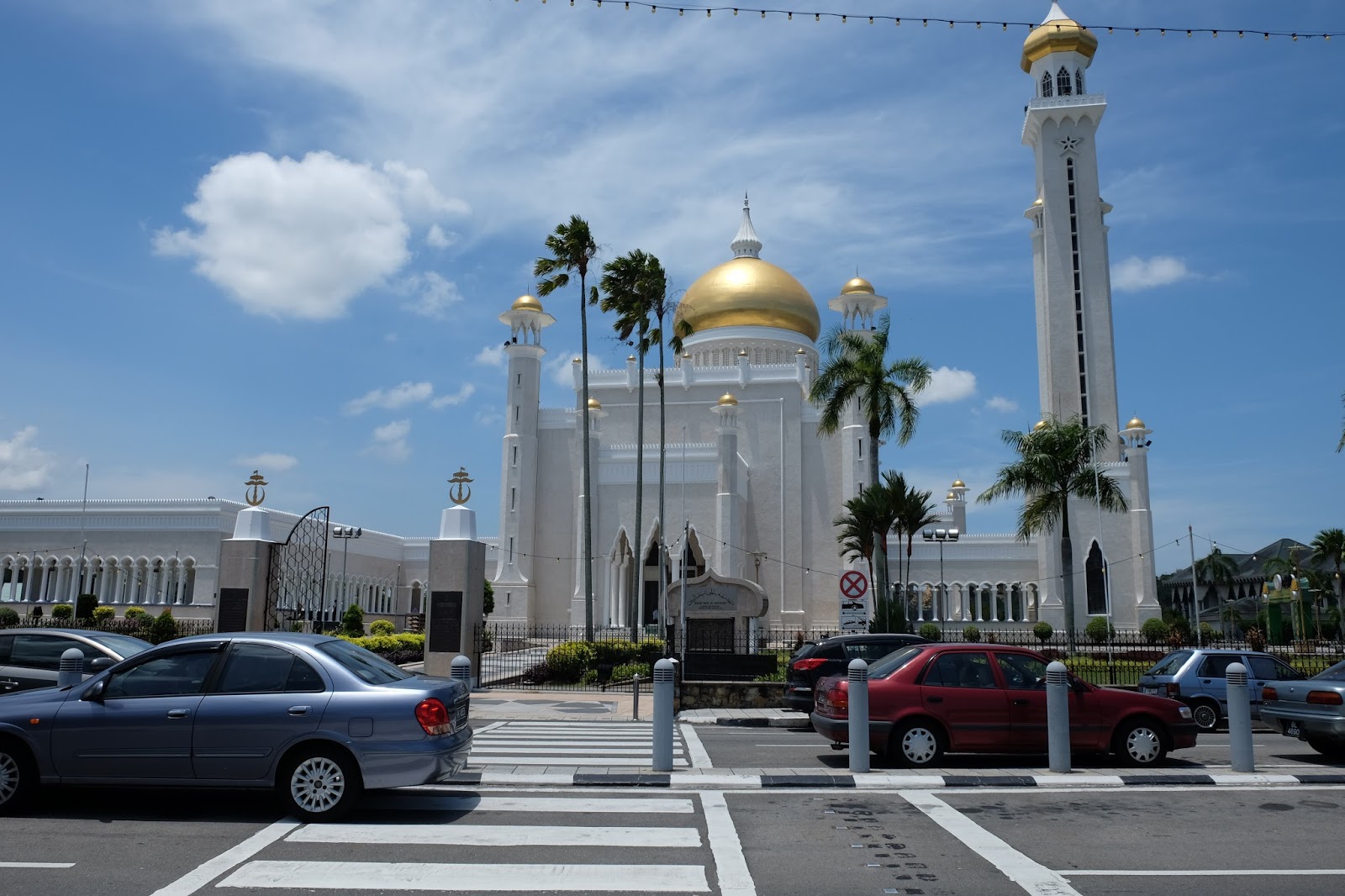 Малайзия бруней. Бруней Малайзия. Бруней мечеть. Транспорт Бруней. Национальный день Брунея.
