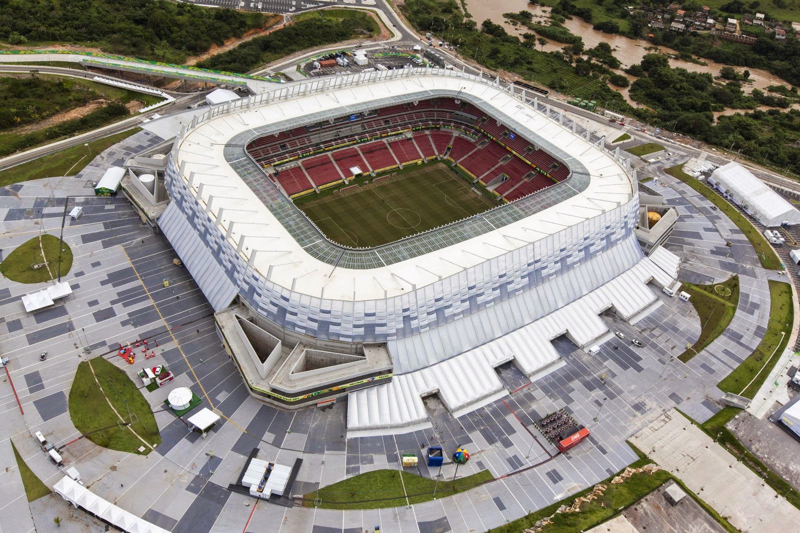 Стадионы каждый день. Стадион Estadio Nilton Santos. Стадионы ЧМ 2014. Стадион Сантоса ЧМ 2014. Стадион Сьюдад де Кумана.