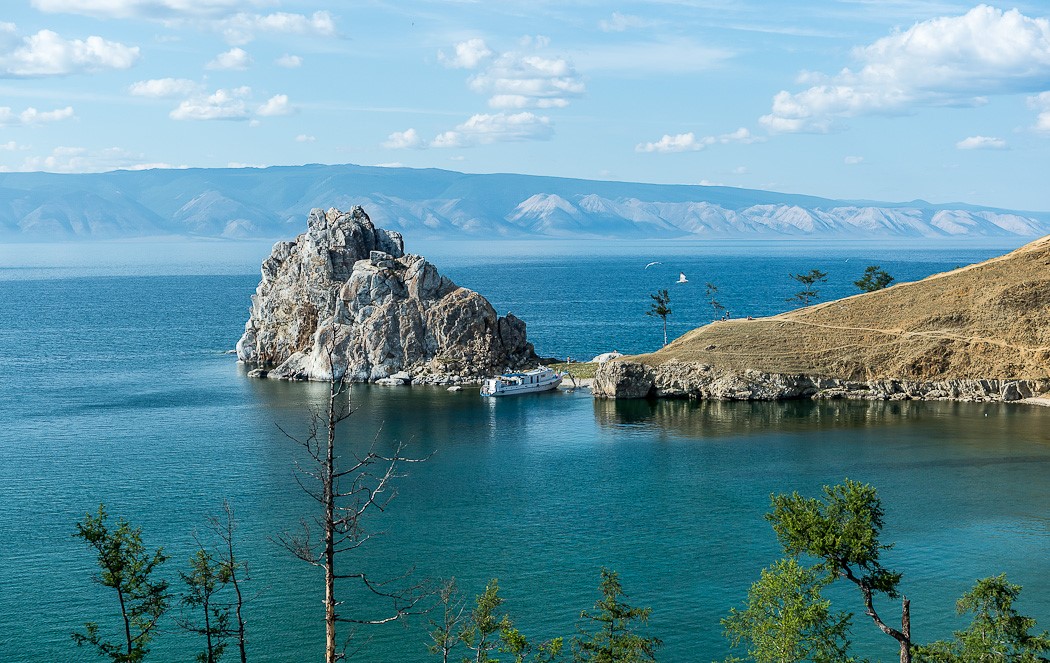 В какой области располагается озеро байкал. Великое озеро Байкал. 3 Озера на Байкале. Байкал остров Ольхон слайд. Балтийское это Байкал.
