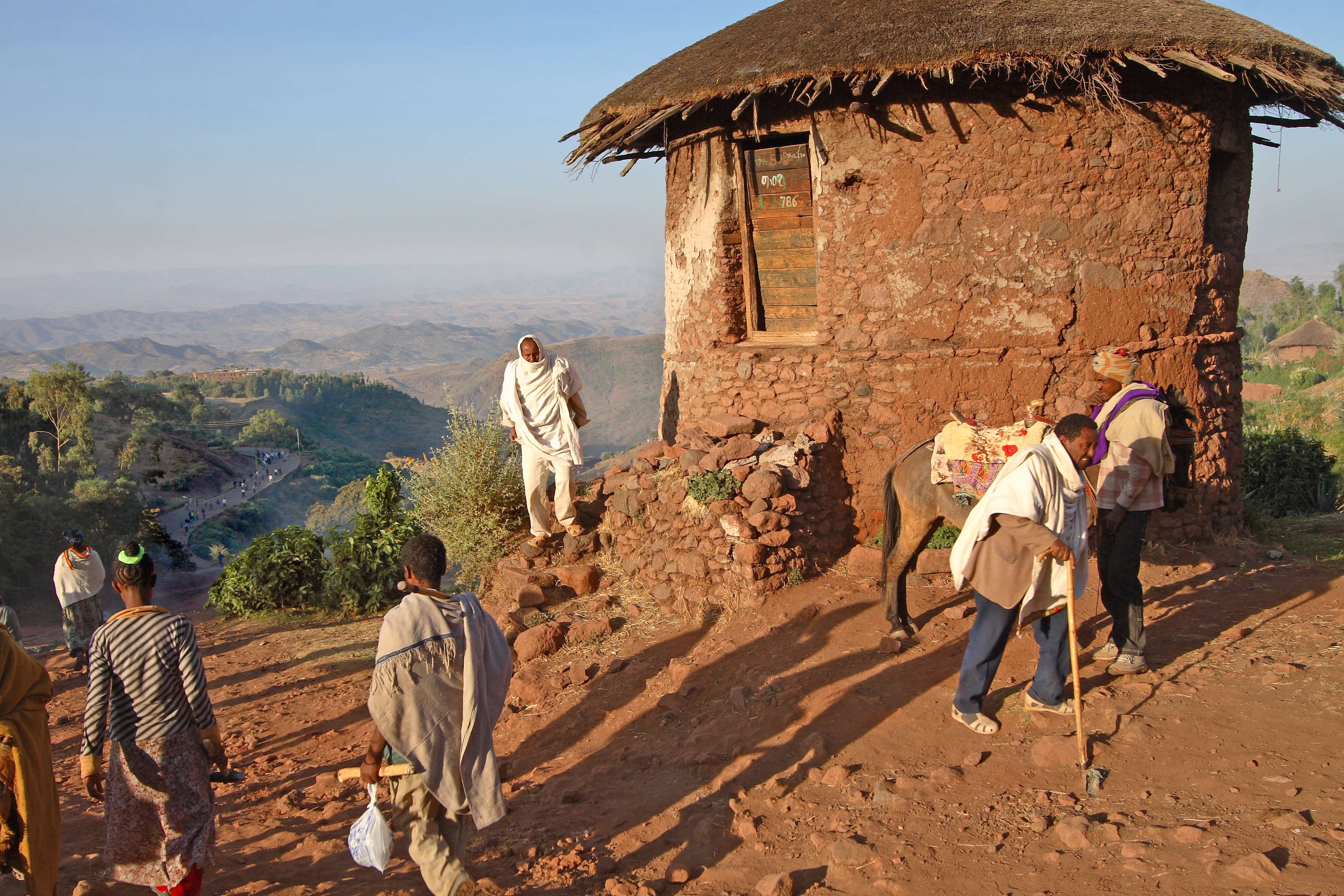 Проблемы восточной африки. Эфиопия жилище. Африканские жилища. Дома в Африке. Эфиопия путешествие.