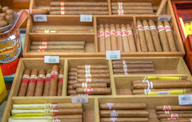 Кубинские сигары считаются лучшими в мире. Приезжая на Кубу, туристы, как правило, считают своим долгом привести с острова свободы хотя бы несколько штук