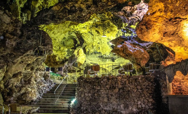 Ночной клуб Аяла: развлечения посреди пещеры (Куба). Всего в клубе Аяла находится пять танцевальных площадок и три бара